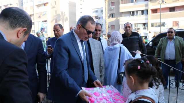 محافظ كفر الشيخ يوزع الهدايا على الأطفال في دار الأمل لإيواء الأيتام