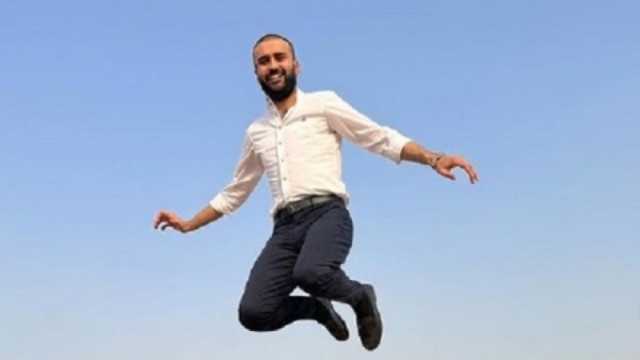 «بحب مصر».. صورة جديدة للشيف بوراك التركي من أمام أهرامات الجيزة