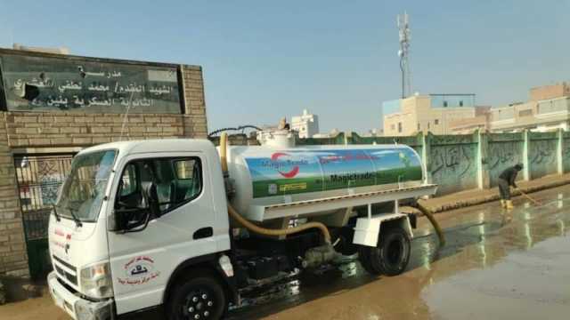انتشار معدات شفط تراكمات مياه الأمطار في شوارع كفر الشيخ