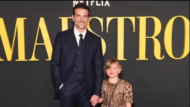 برادلي كوبر يصطحب ابنته في العرض الخاص لفيلم «Maestro»
