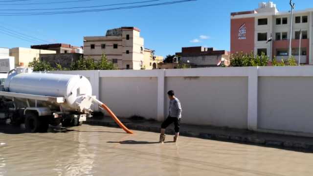 محافظ مطروح: رفع تجمعات مياه الأمطار من الشوارع والميادين