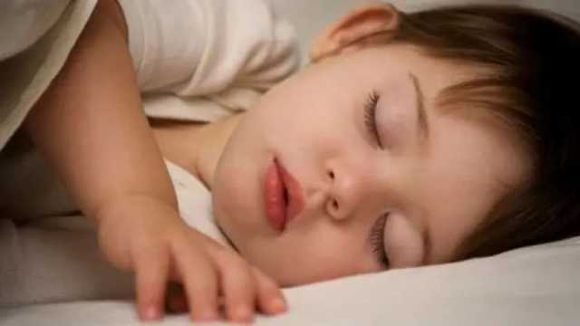 «هينام في دقائق».. الضوضاء البيضاء حيلة سحرية لنوم سريع للأطفال