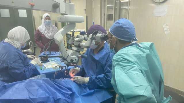 مستشفى سوهاج الجامعي ينقذ مريضا من العمى عقب إصابته بشظية في الشبكية