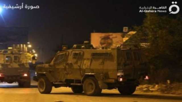 «القاهرة الإخبارية»: إلقاء عبوة ناسفة على سيارة عسكرية للاحتلال بالضفة الغربية