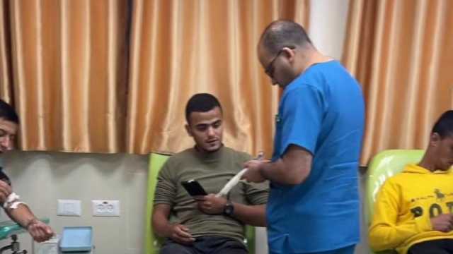 «شجاعة وتضحية».. أهالي غزة يبادرون في التبرع بالدماء لمساندة أشقائهم