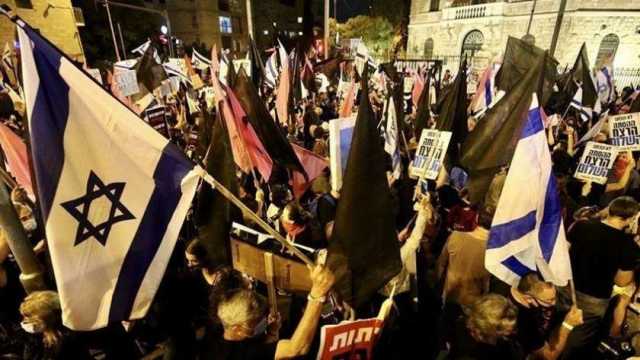 ‏إعلام إسرائيلي: مواجهات بين حرس الكنيست ومحتجين يطالبون بإسقاط حكومة نتنياهو
