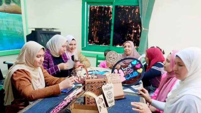 ورشة لتدريب الفتيات على صناعة الفوانيس في مراكز شباب كفر الشيخ (صور)