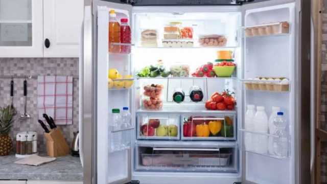 قبل دخول رمضان.. طريقة تنظيف الثلاجة من الاصفرار والصدأ