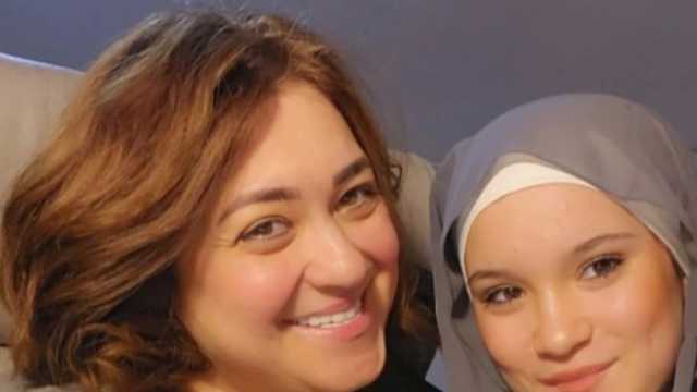 «فخورة بماما».. ابنة الفنانة مروة عبد المنعم ترد على منتقدي والدتها بسبب الحجاب