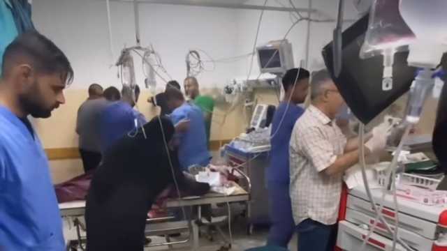 «أشلاء بكل مكان».. ماذا حدث في استهداف مستشفيي النصر والشفاء بغزة؟