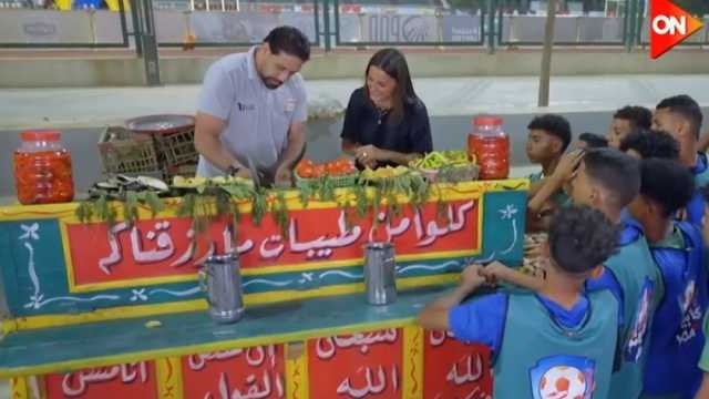 لقطة طريفة بـ«كابيتانو مصر».. سمير كمونة على «عربية فول» (فيديو)