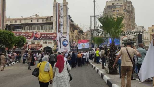 بدء توافد المواطنين على «الكوربة» في مصر الجديدة.. والميدان يتزين بالأعلام