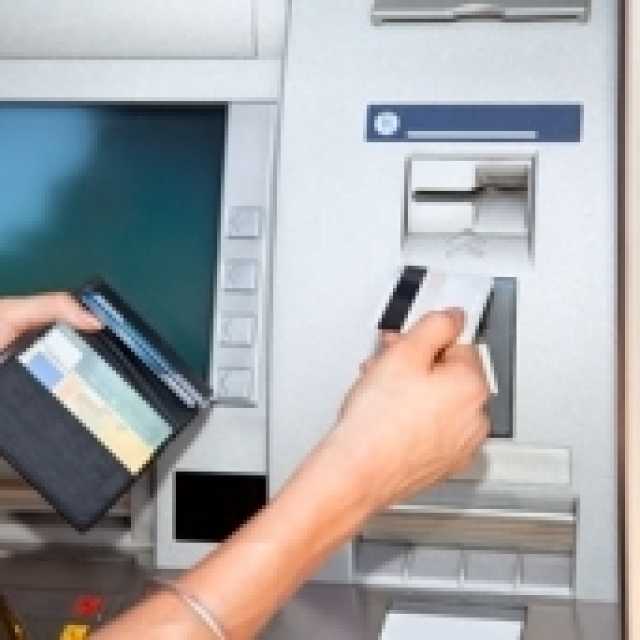 البنوك تنتهي من تغذية ماكينات الـ«ATM» استعدادا لصرف مرتبات أكتوبر