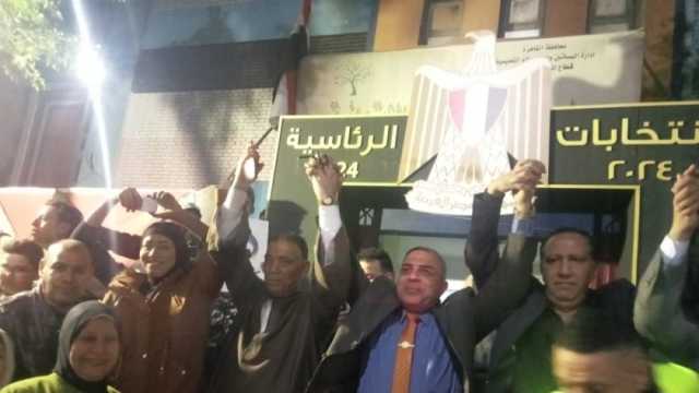 توافد الناخبين بالمنصورة للإدلاء بأصواتهم في الانتخابات قبل غلق اللجان