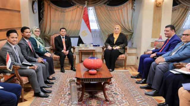 وزيرة التضامن تبحث مع سفير ماليزيا تنسيق المساعدات لغزة عن طريق الهلال الأحمر