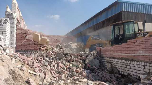 إزالة 8 مخالفات بناء في مركز طهطا بسوهاج