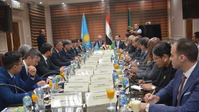 محافظ القليوبية يبحث مع سفير كازاخستان سبل دعم التعاون المشترك