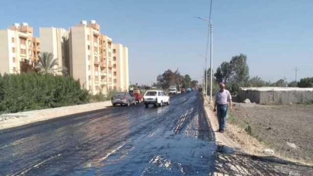 بدء أعمال رش طبقة «MC» لرصف طريق «كوبري النمرة - الجرايدة» بكفر الشيخ