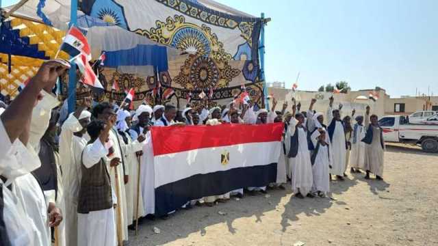 قبائل جنوب البحر الأحمر تؤيد الرئيس السيسي بأعلام مصر والأغاني الوطنية
