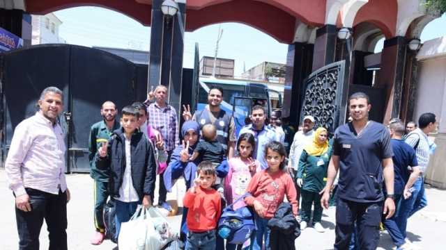 بالورود والأعلام.. جامعة سوهاج تستقبل 24 مصابا من غزة و50 من ذويهم