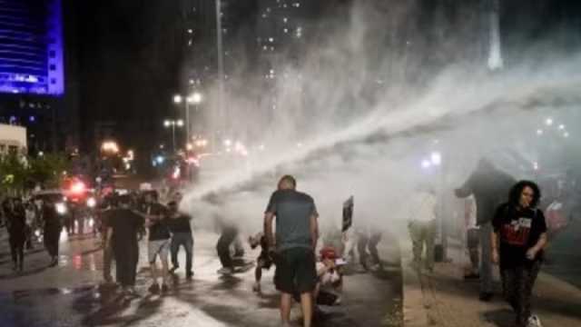 مظاهرات في تل أبيب والشرطة تستخدم خراطيم المياه لطرد المحتجين (فيديو)