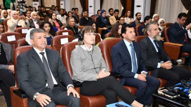 صبحي يشهد مؤتمر انطلاق أنشطة لجنة الشباب والمناخ ويكرم مفاوضي cop28