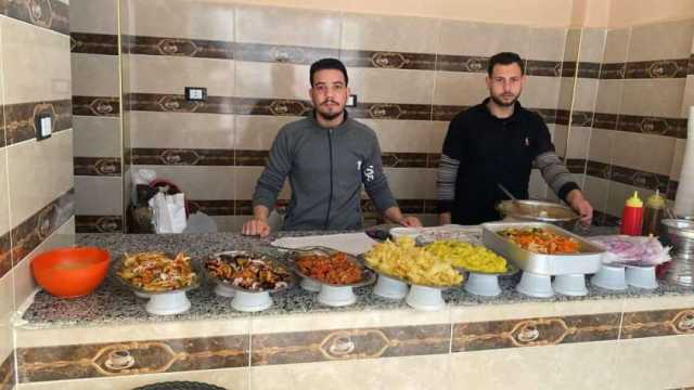 «لقمة هنية تكفي مية».. مطعم للأكل الشعبي مجانا لغير القادرين بكفر الشيخ