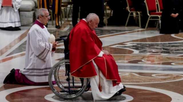 بابا الفاتيكان يلغي حضوره حدثا كنسيا هاما وسط مخاوف من تراجع صحته