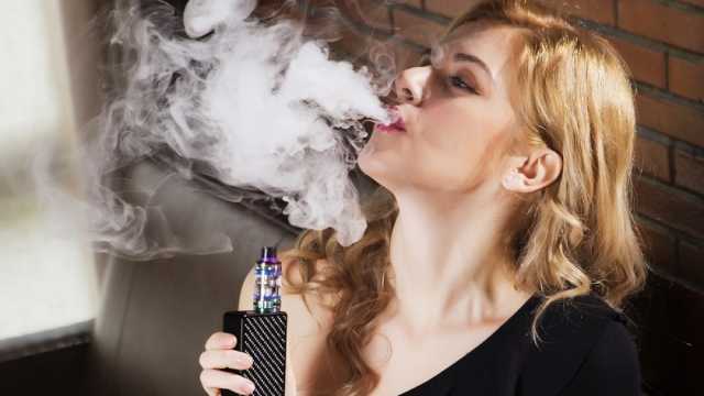«الصحة» توجه تحذيرا عاجلا للمواطنين بشأن السجائر الإلكترونية