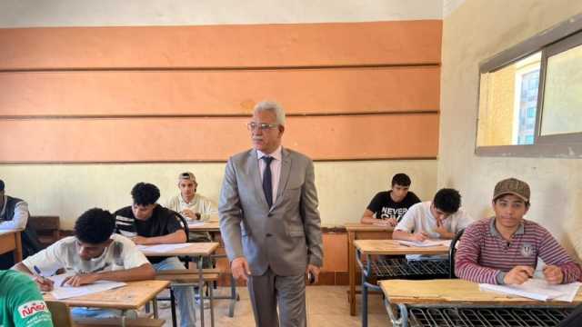 طلاب الثانوية العامة يؤدون امتحاني الكيمياء والجغرافيا اليوم