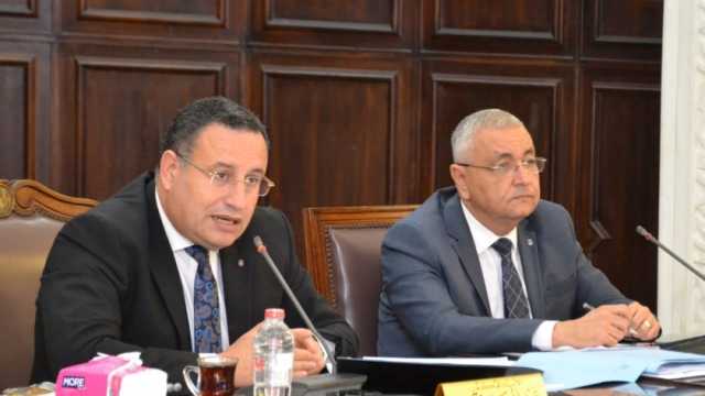 رئيس جامعة الإسكندرية يوجه بضرورة تكثيف استعدادات الكليات للعام الجديد