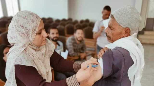 تطعيم عمال النظافة ضد الالتهاب الكبدي الفيروسي في مركز مطاي بالمنيا