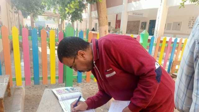 مدير «تعليم قوص» يتفقد جاهزية المدارس لانطلاق امتحانات النقل غدا