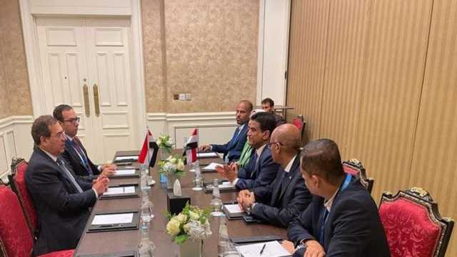 طارق الملا يبحث تطوير الاتفاقات البترولية في اليمن على هامش مؤتمر «أوابك»