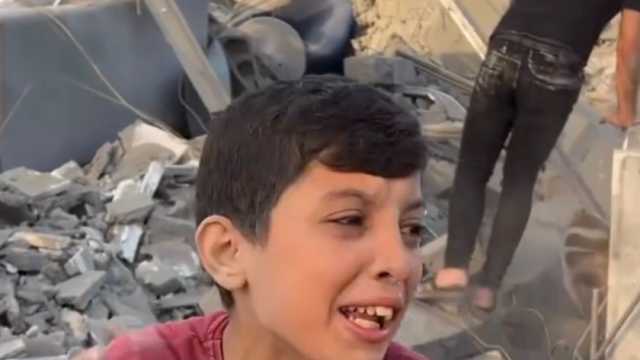 كلمات مؤثرة من طفل فلسطيني بعد قصف منزله: «ياريته كان حلم»