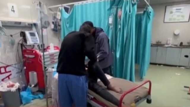 جريمة جديدة في غزة.. إسرائيل تجبر النازحين عن إخلاء مجمع ناصر (فيديو)
