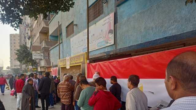 أهالي المطرية يتوافدون على اللجان الانتخابية للإدلاء بأصواتهم (صور)