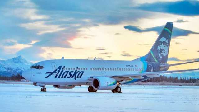 بعد كشف أسباب انفجار باب طائرة ألاسكا.. هل رحلات بوينج 737 آمنة؟