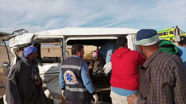 إصابة 20 شخصا في انقلاب «ميكروباص» على طريق أسيوط الصحراوي