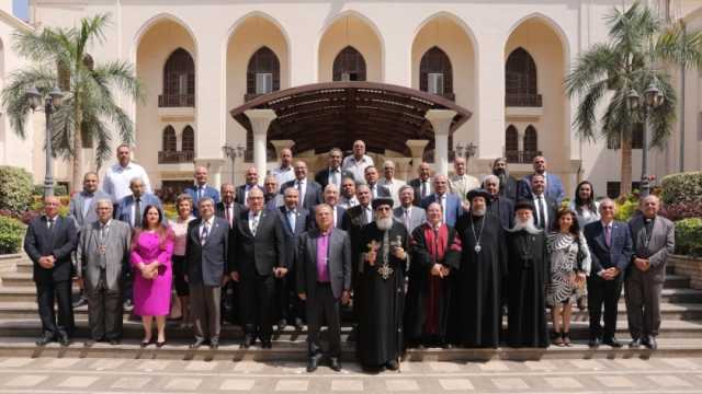 رئيس الطائفة الإنجيلية يهنئ البابا تواضروس بعيد القيامة (صور)