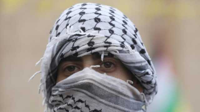 ولاية برلين الألمانية تحظر ارتداء «الكوفية الفلسطينية» في المدارس