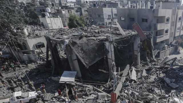 الدفاع المدني الفلسطيني: إنقاذ 5 مصابين من تحت أنقاض منزل في غزة