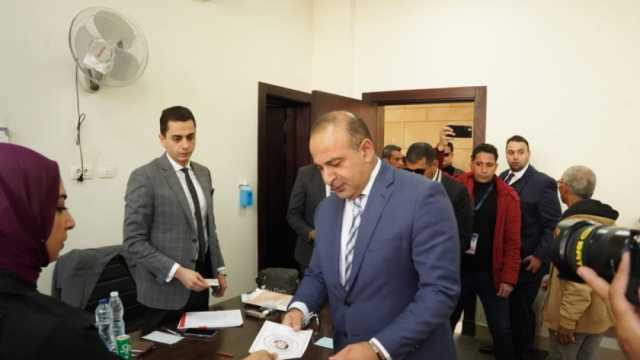 نائب وزيرة التخطيط يدلي بصوته في الانتخابات: تعزز الديمقراطية