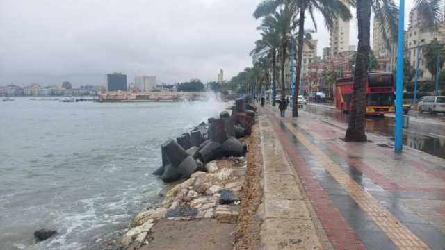 «عمليات الإسكندرية» تحذر المواطنين: ارتفاع أمواج البحر يصل لـ3.5 متر (صور)