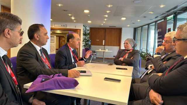 وزير التعليم العالي يلتقي بمسؤولين إسكتلنديين ووفدين من العراق والأردن