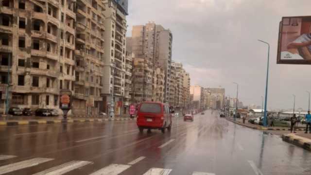 سقوط أمطار على الإسكندرية واستمرار حالة الطوارئ (صور)