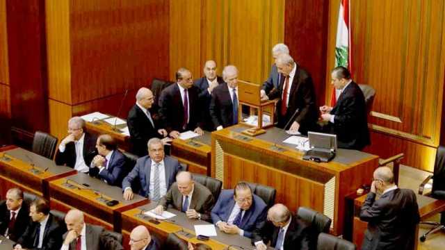 مشادات ومشاحنات داخل البرلمان اللبناني بسبب موازنة عام 2024