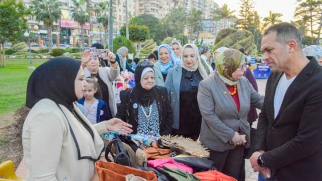 سوق خيري يضم منتجات المشروعات الصغيرة ومتناهية الصغر بجامعة المنصورة