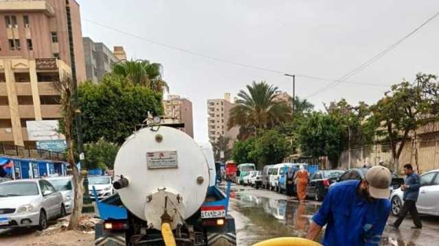 رفع تجمعات مياه الأمطار من الشوارع والميادين بالمنوفية (صور)