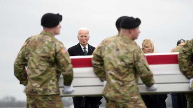 استقبال الرئيس الأمريكي لجثامين قتلى قاعدة البرج 22 في الأردن (صور)